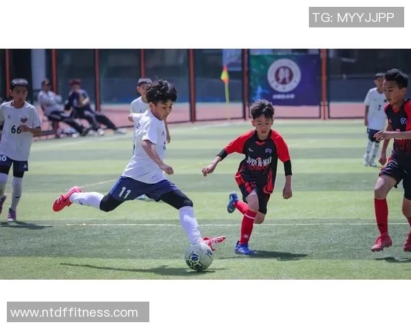 足球明星训练日常精彩瞬间分享展现他们的拼搏精神与努力付出 足球明星训练日常精彩瞬间分享展现他们的拼搏精神与努力付出